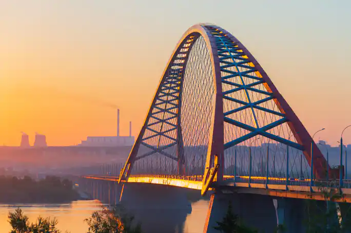 Самые удивительные места Новосибирска: мосты, дома и улицы за 1,5 часа
