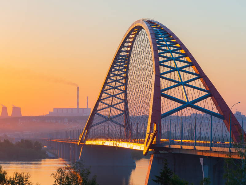 Самые удивительные места Новосибирска: мосты, дома и улицы за 1,5 часа