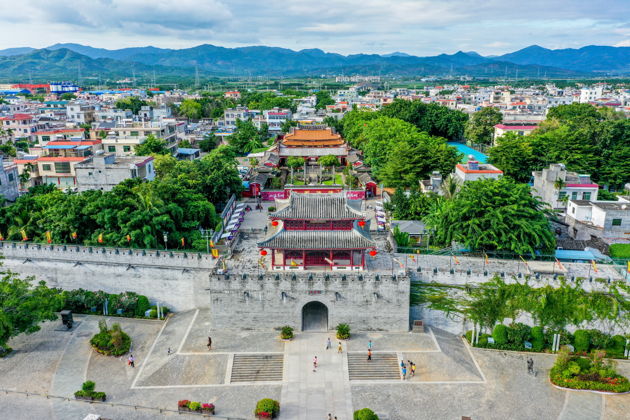Экскурсия по древнему городу, морскому утёсу и статуе Гуаньинь