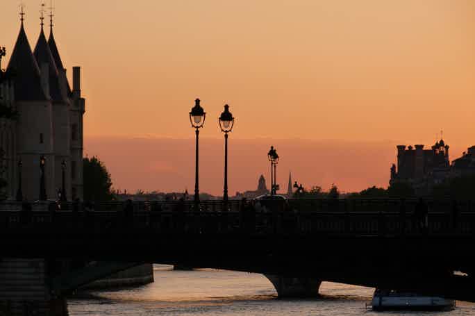 Прогулка вдоль Сены по вечернему Парижу