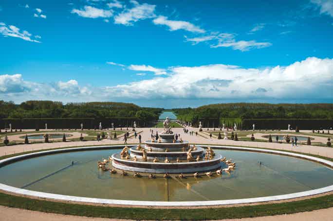 From Paris: Versailles Guided Tour & Gardens
