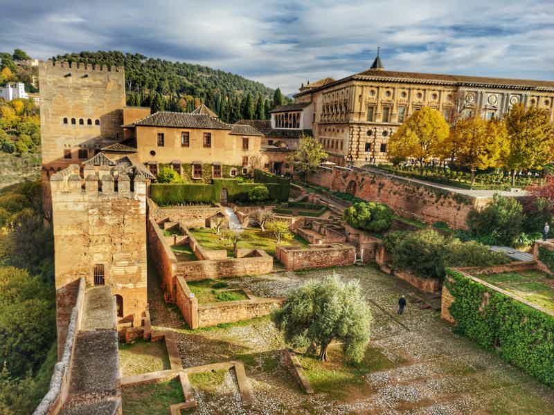 Сказочные дворцы Альгамбры и сады Хенералифе - фото 5