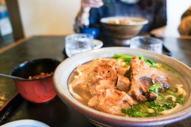 Острый рамен и окинавская соба: гастро-тур по Нахе