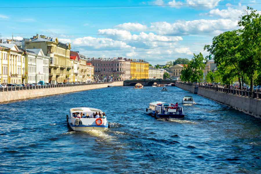 Прогулки на катере по Неве: парадный Петербург и разводные мосты - фото 1
