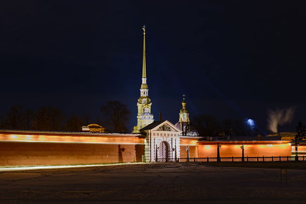 Фото к экскурсии Полночь в Петропавловке и теплоходная прогулка к разведенным мостам