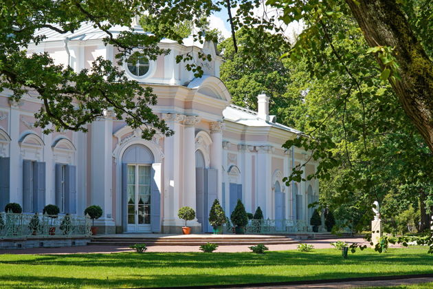 Виды Ораниенбаум: «В гостях у знати». Большой Меншиковский дворец