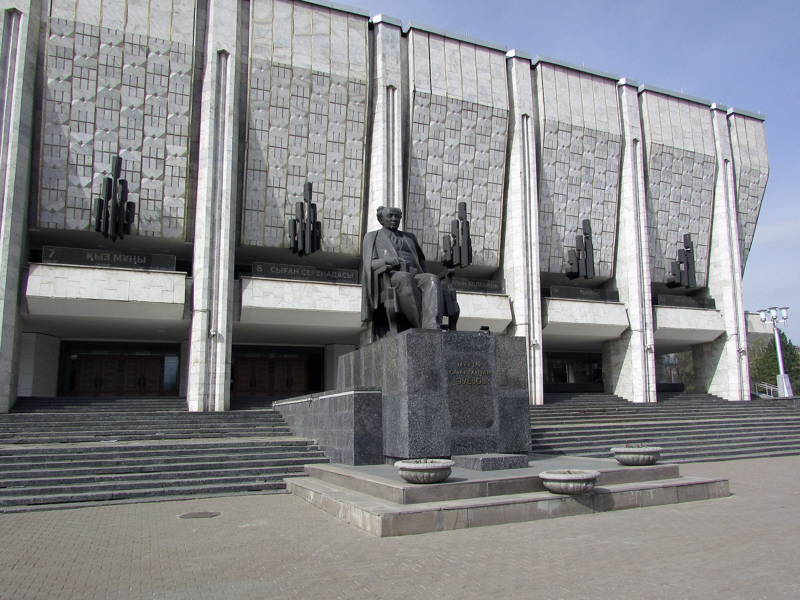 На алматинском метро к уголку советского модернизма