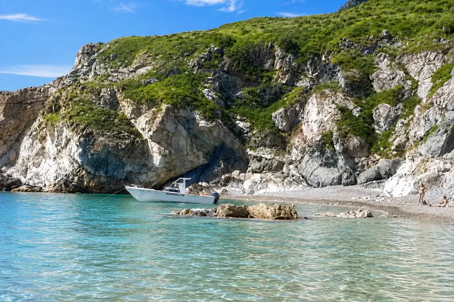 Морская экскурсия на дикие острова Приморья - 2 острова за 1 день — фото 1