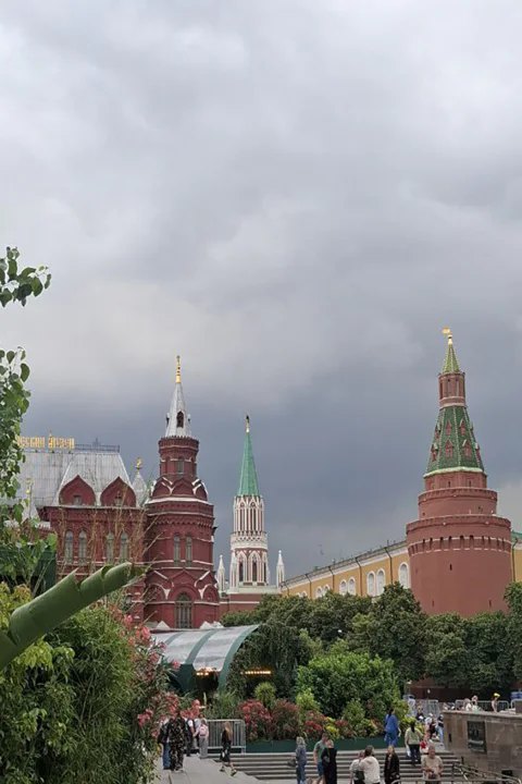 Александровский сад — прогулка с открытиями у стен Кремля