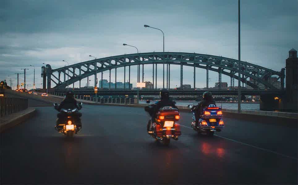 Ночная прогулка на мотоцикле к разведению мостов - фото 4