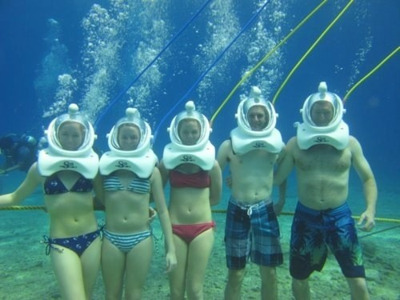 Прогулка по дну моря в шлеме (Underwater in Helmet)