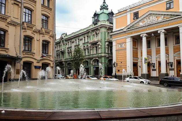 «Москва-сити» 19 века: по Никольской улице, ГУМу и Ильинке