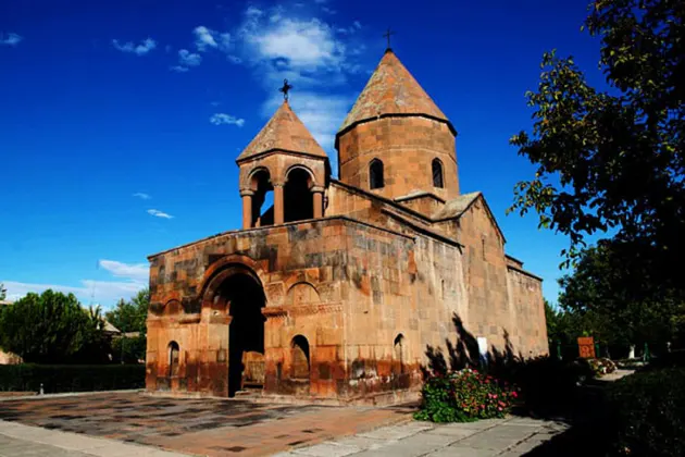 Святой Эчмиадзин с колоритной культурой и музеями — фото 2