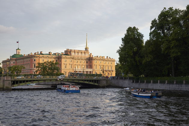 Пешком по Петербургу