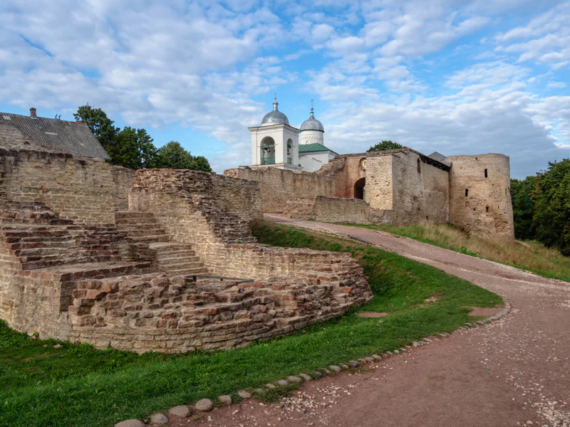 Автобусно-пешеходная экскурсия по Печорам и Изборску — фото 5, Псков | Покатаем