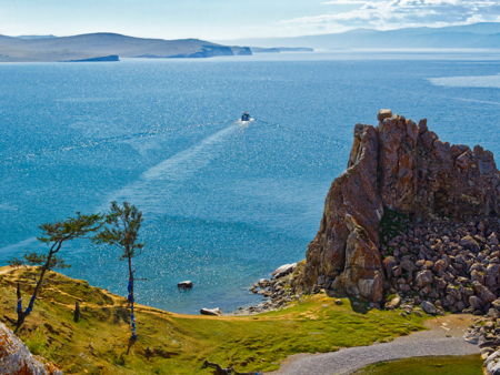 Скала Шаманка (мыс Бурхан)