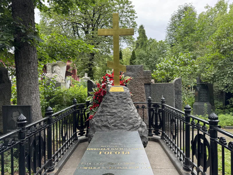 Новодевичье кладбище: и жизнь, и слезы, и любовь (18+) — фото 7
