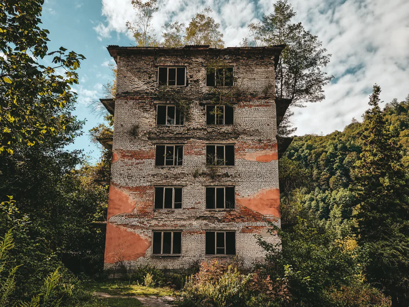 Раритетные места Абхазии: тур по заброшкам Страны души — фото 5, Адлер | Покатаем