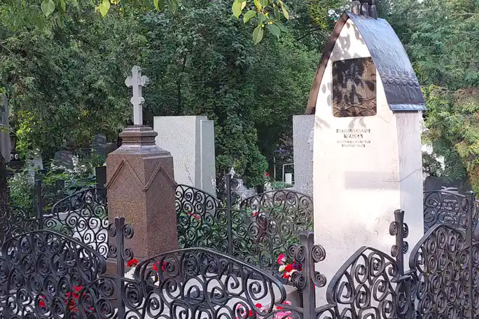 Обзорная экскурсия по Новодевичьему кладбищу: судьбы великих людей