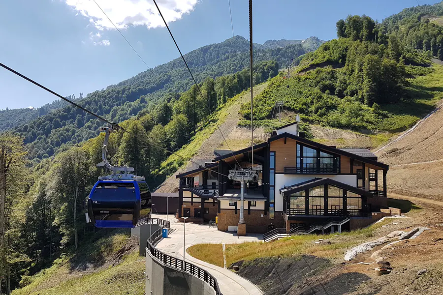 Три курорта с канатной дорогой на пик 2256 м (включено шоу фонтанов) — фото 1