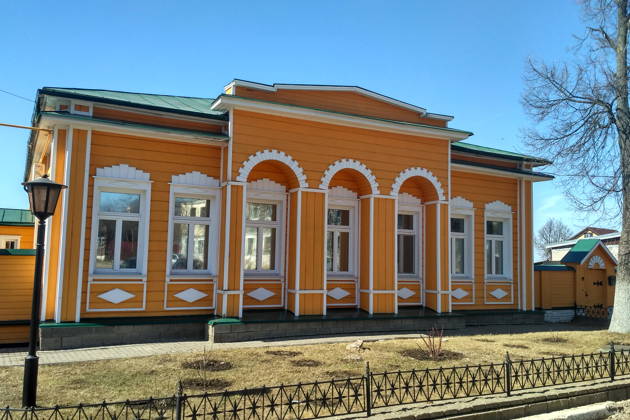 Через усадьбу, монастырь и уездный город на М-12: Выкса, Дивеево, Арзамас