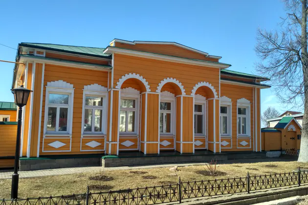 Через усадьбу, монастырь и уездный город на М-12: Выкса, Дивеево, Арзамас