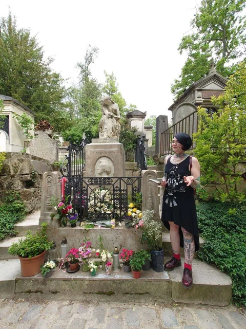 Экскурсия по парижскому кладбищу Пер-Лашез 
