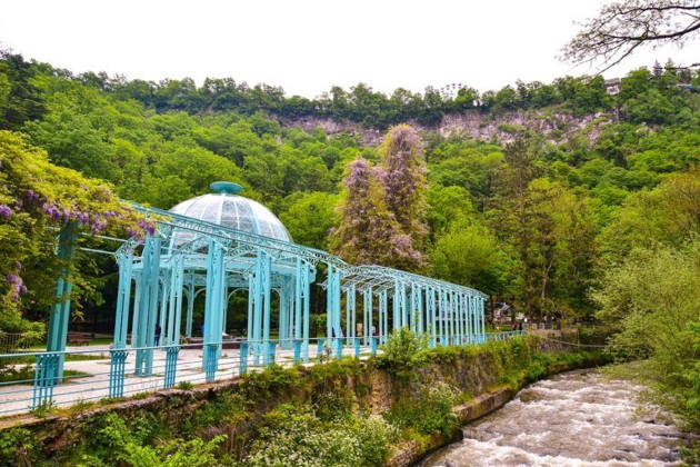 Боржоми, Гори и Уплисцихе — курорт, история и пещерный город