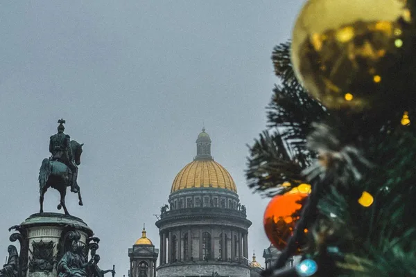 Со Снегурочкой по Петербургу: настоящая новогодняя экскурсия — фото 6, Санкт-Петербург | Покатаем