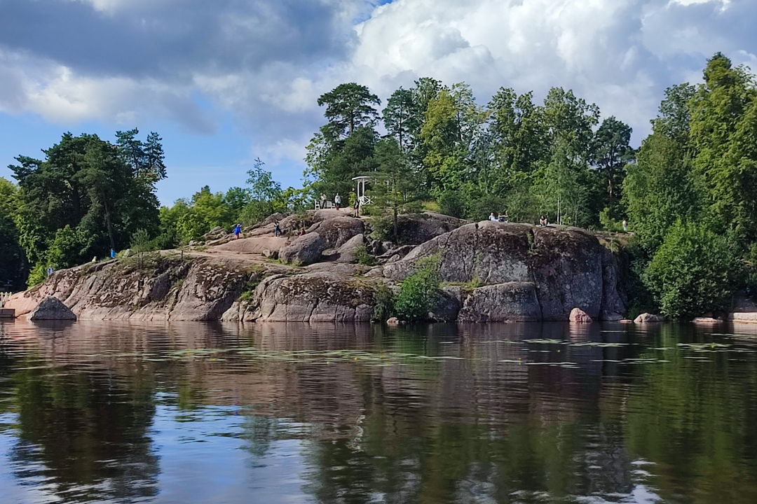 Водная прогулка на катере вдоль побережья  парка Монрепо — фото 2