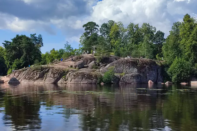 Водная прогулка на катере вдоль побережья  парка Монрепо — фото 3