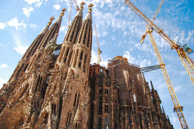 Sagrada Familia Guided Trip w/ Architecture Expert