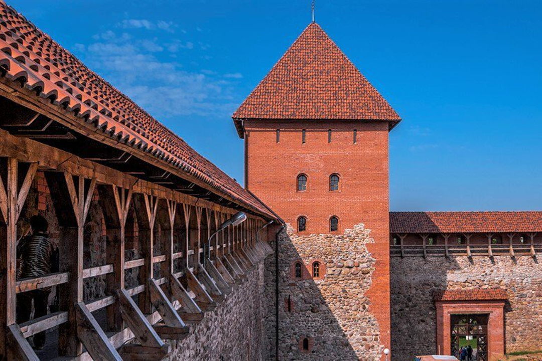 Лидский замок, костёл в Старых Василишках, церковь-крепость в Мурованке — фото 5