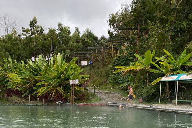 Виды Термальный источник Кындыг и старый Сухум