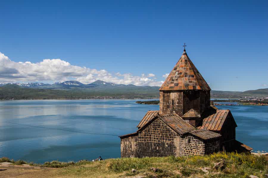 Озеро Севан,  Севанаванк, канатная дорога Цахкадзора, монастырь Кечарис - фото 6