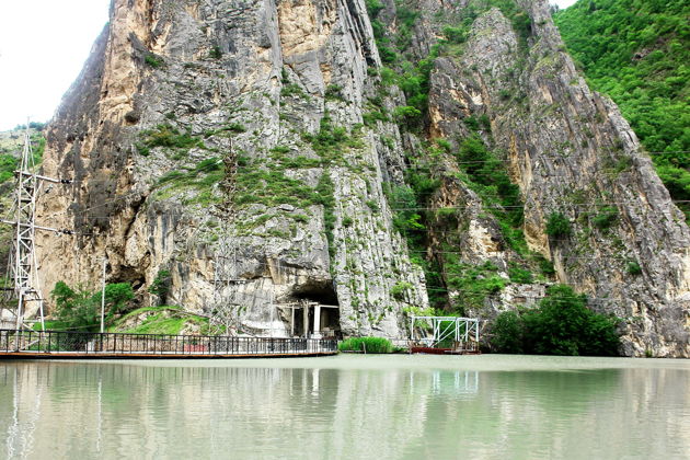 Виды Аул-призрак Гамсутль и Салтинская теснина из Избербаша  