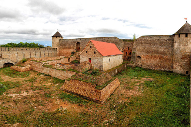 Ивангородская крепость, Парусинка и Шепелёвский маяк