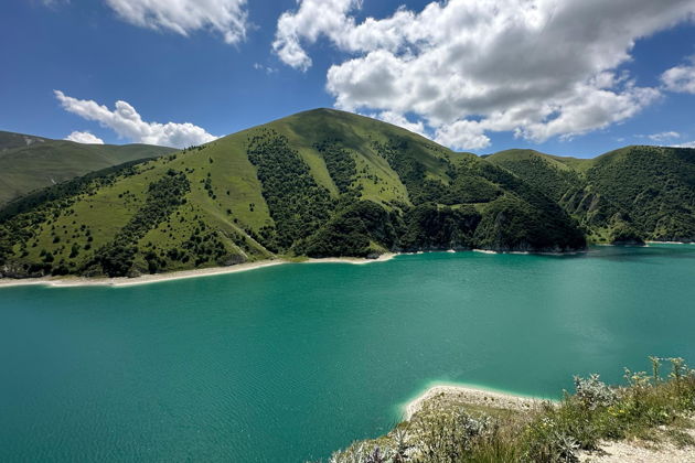 Виды Жемчужина Кавказа Кезеной-Ам, мечети и горы