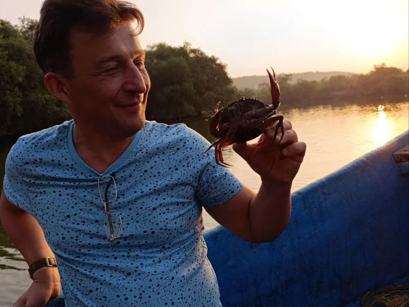 Ловля крабов на лодке и вкусный ужин на берегу океана — фото 7, Гоа | Покатаем