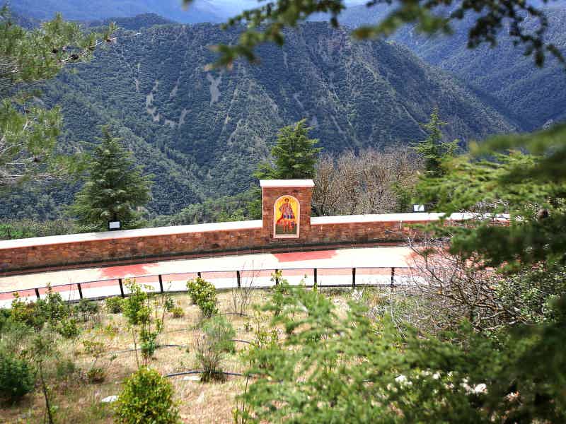 Горы Троодос и культурные сокровища Кипра - Монастырь Киккос и Омодос - фото 6
