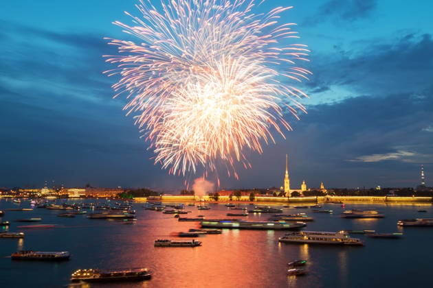 День города! Праздничная музыкальная прогулка по Неве