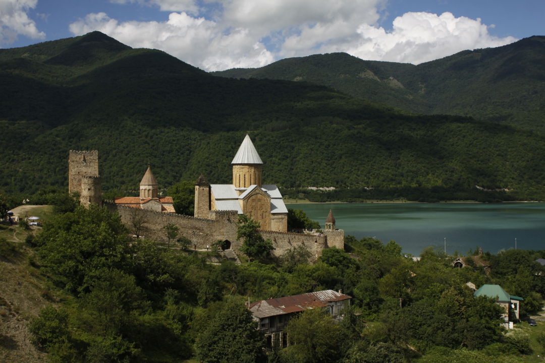 Казбег — Ананури — Гудаури: легендарные пейзажи — фото 8