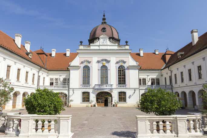 Королевский дворец в Гёдёллё