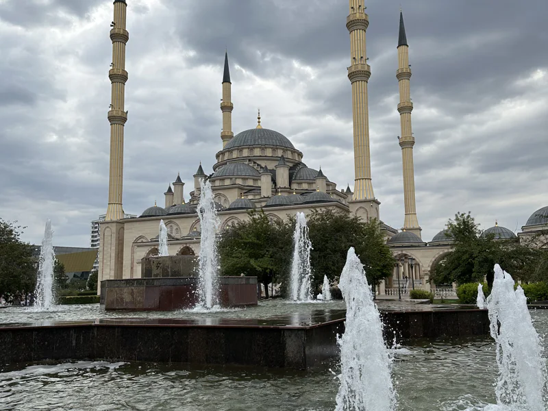 Чеченская республика —  Вечерний Грозный, Шали, Аргун — фото 3, Махачкала | Покатаем