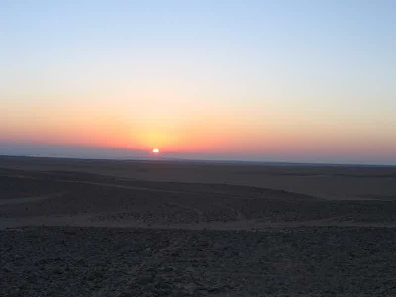 Восход солнца в пустыне на квадроциклах - фото 1