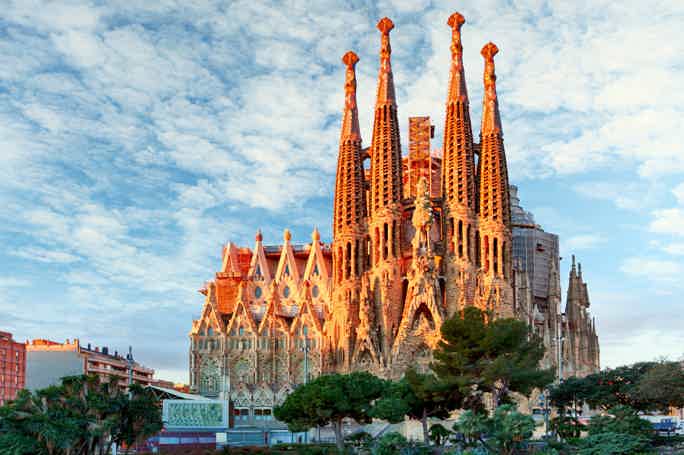 Barcelona: La Sagrada Familia Guided Small-Group Tour w/ Hotel Pickup