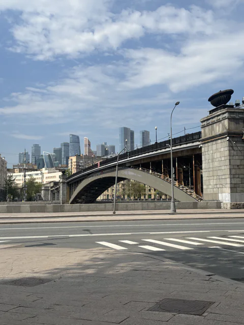Тайны трёх башен: Призраки, секреты и шепчущие мосты Смоленской