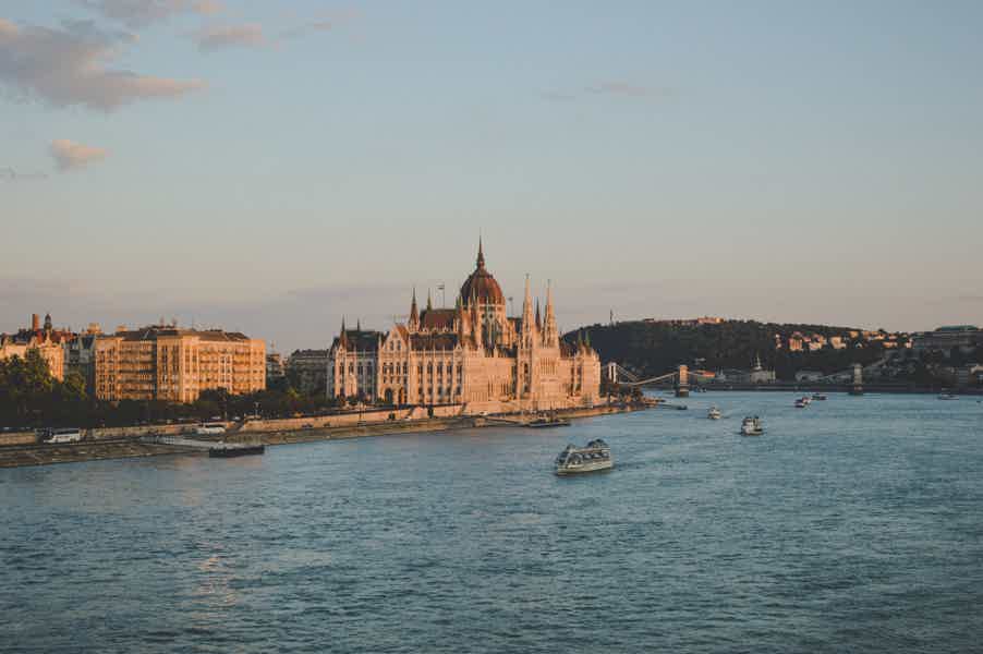 Budapest: Sightseeing-Bootsfahrt am Abend mit Getränk - photo 1