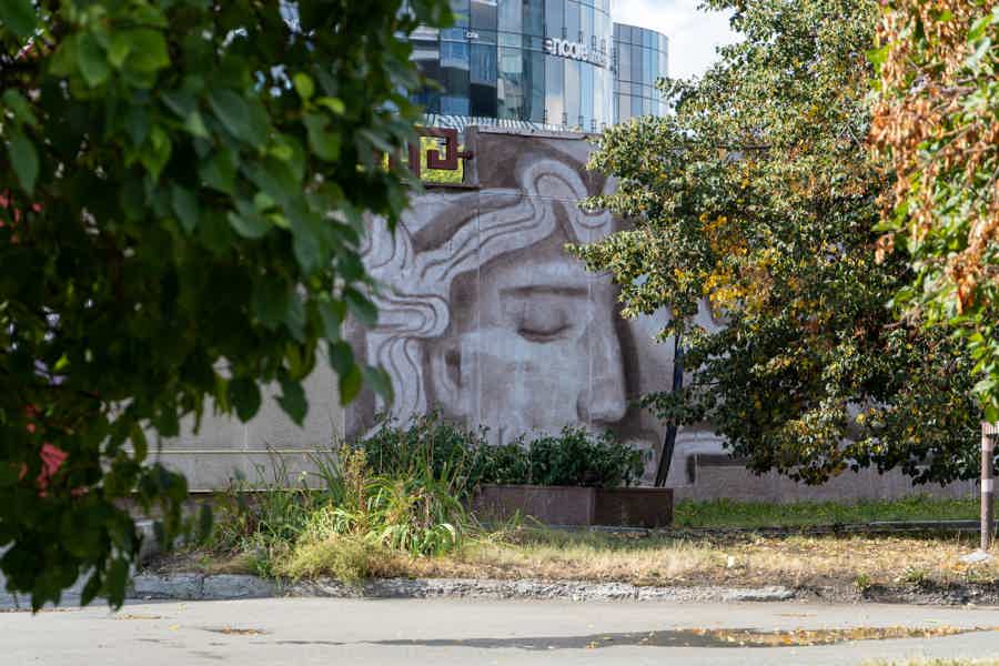 Аудиопрогулка по столице стрит-арта: о чём говорят стены Екатеринбурга - фото 4