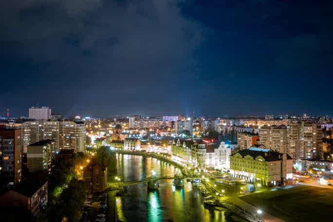 «Огни ночного города»: вечерняя прогулка по Калининграду 